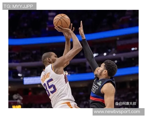 布克创历史新高前八场场均30分5助攻命中率超五成三分命中率达四成 布克创历史新高前八场场均30分5助攻命中率超五成三分命中率达四成