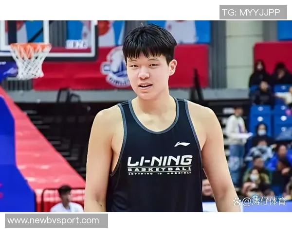 杨瀚森在强敌面前展现勇气上半场表现对比下半场更胜一筹