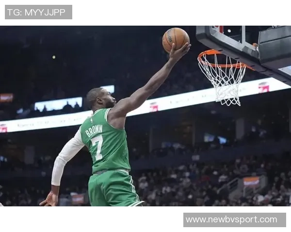 美职篮新赛季东部展望:绿军重建之路与三强争霸的激烈对决 美职篮新赛季东部展望:绿军重建之路与三强争霸的激烈对决