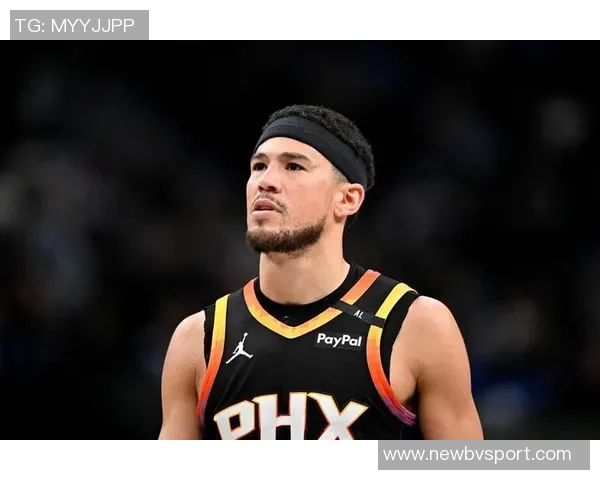 布克回应裁判判罚称其对詹姆斯手腕犯规的说法不实并已回放确认