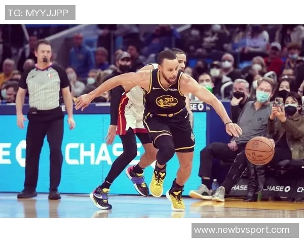 勇士半场微弱领先开拓者库里表现抢眼巴特勒状态低迷未得分